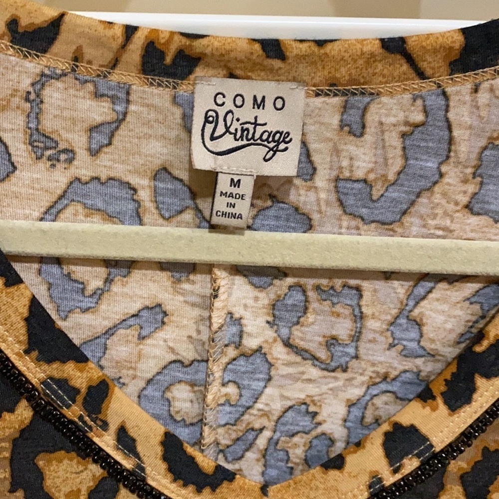 Como Vintage Boutique leopard animal print Carol Baskins short-sleeve blouse M​​ - Picture 2 of 7